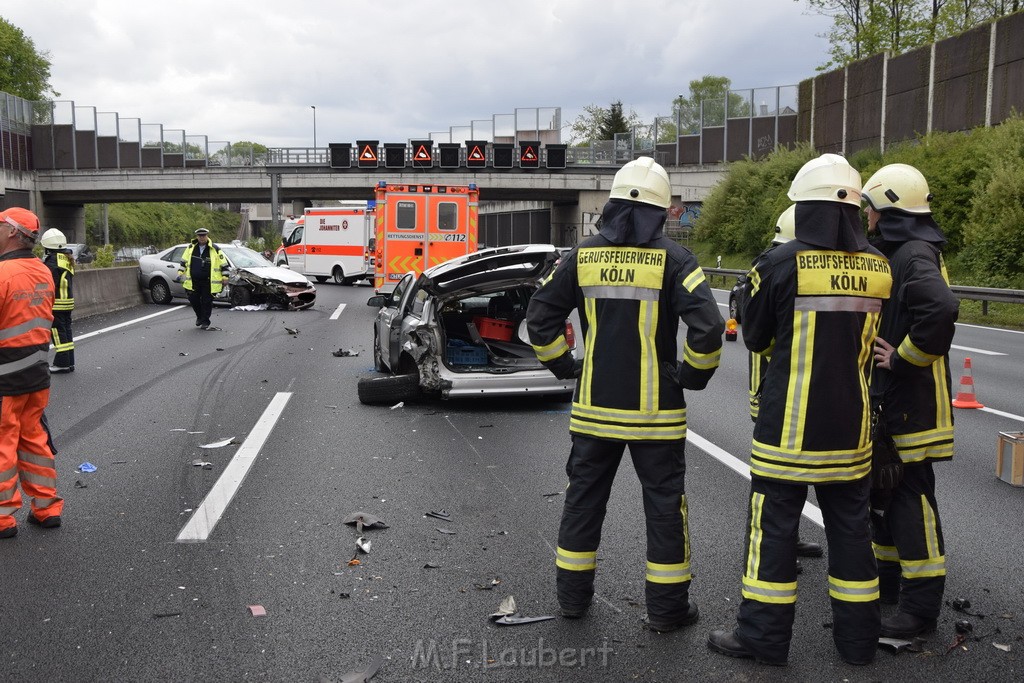 VU Auffahrunfall A 3 Rich Oberhausen kurz vor AS Koeln Dellbrueck P136.JPG - Miklos Laubert